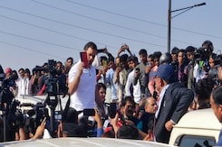 Gandhi Siblings On Way To Simmering Sambhal, UP Cops Stop Them At Ghazipur Gandhi Siblings On Way To Simmering Sambhal, UP Cops Stop Them At Ghazipur