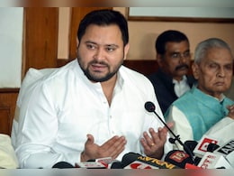 तेजस्वी यादव न बीपीएससी परीक्षा रद्द कराने की मांग कर रहे आंदोलनरत अभ्यर्थियों से की मुलाकात, दिया समर्थन