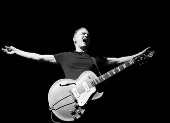 Bryan Adams Enjoys Vada Pav In Mumbai, Says It's The Bryan Adams Enjoys Vada Pav In Mumbai, Says It's The