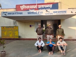 मानवाधिकार और पत्रकारिता की आड़ में कर रहा था ड्रग्स तस्करी का धंधा, प्रतापगढ़ पुलिस ने पिता-पुत्र सहित 3 को किया गिरफ्तार मानवाधिकार और पत्रकारिता की आड़ में कर रहा था ड्रग्स तस्करी का धंधा, प्रतापगढ़ पुलिस ने पिता-पुत्र सहित 3 को किया गिरफ्तार