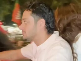 बॉयफ्रेंड के साथ बाइक राइड इंजॉय कर रही थीं तृप्ति डिमरी, कैमरा देखते ही छिपा लिया चेहरा बॉयफ्रेंड के साथ बाइक राइड इंजॉय कर रही थीं तृप्ति डिमरी, कैमरा देखते ही छिपा लिया चेहरा