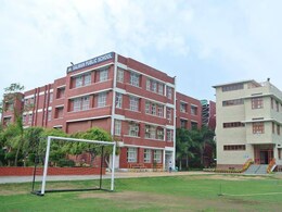 दिल्ली के तीन स्कूलों को बम से उड़ाने की धमकी, पुलिस कर रही जांच दिल्ली के तीन स्कूलों को बम से उड़ाने की धमकी, पुलिस कर रही जांच