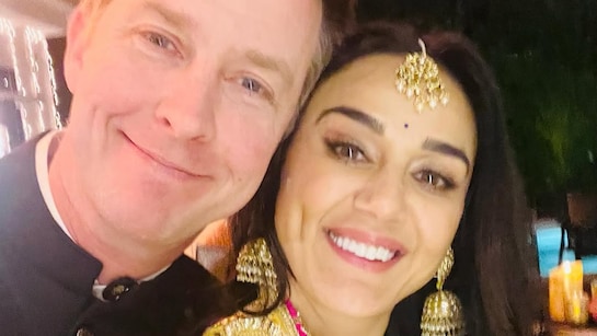 इतना बड़ा हो गया प्रीति जिंटा का बेटा, संभालने लगा है ये जिम्मेदारी ! | preity  zinta son jay seen making rotis with grand mother photos viral