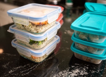 5 Easy Tips To Keep Your Everyday Food Containers Fresh (And Smell Free!) 5 Easy Tips To Keep Your Everyday Food Containers Fresh (And Smell Free!)