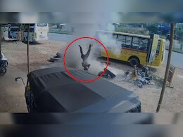 Thrilling video: टायरमध्ये भरत होता हवा, अचानक स्फोट झाला, अंगावर काटा आणणारा व्हिडीओ Thrilling video: टायरमध्ये भरत होता हवा, अचानक स्फोट झाला, अंगावर काटा आणणारा व्हिडीओ