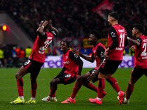 Resurgent Bayer Leverkusen Find Form To Keep Tabs On Runaway Bayern Munich