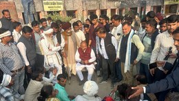 Rajasthan Politics: "मंत्रियों के घर का सामान तुड़वाओ, हम 50 लाख देंगे", समरवता पहुंचे कांग्रेस नेता प्रहलाद गुंजल का बयान&nbsp;