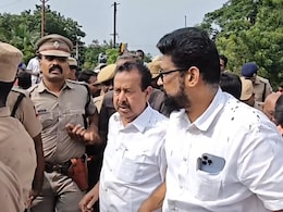Locals Throw Mud On Tamil Nadu Minister During Visit To Cyclone-Hit Area Locals Throw Mud On Tamil Nadu Minister During Visit To Cyclone-Hit Area