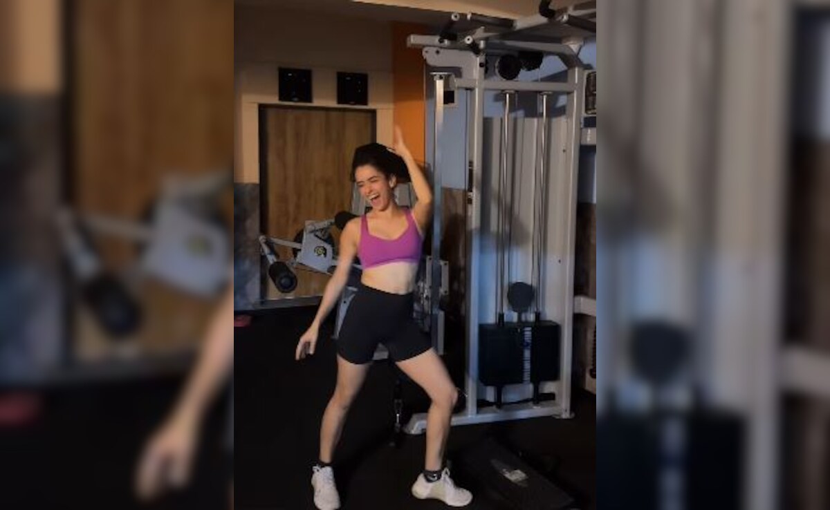 On Sanya Malhotra's Workout Video, Sunidhi Chauhan Dropped This Comment