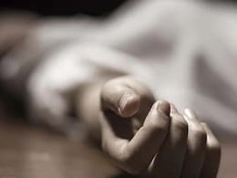 बिहार: 10वीं की परीक्षा में नहीं आया फर्स्ट डिवीजन तो छात्रा ने फांसी लगाकर दे दी जान बिहार: 10वीं की परीक्षा में नहीं आया फर्स्ट डिवीजन तो छात्रा ने फांसी लगाकर दे दी जान