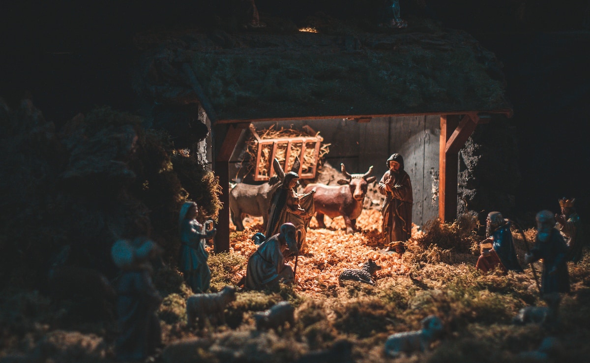 Christmas Cribs Narrate Stories of Jessus with Mini Sculpture and Representation Christmas Cribs Narrate Stories of Jessus with Mini Sculpture and Representation