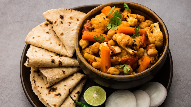 आज क्या बनाऊं: सिर्फ 15 मिनट में बनाएं आलू गोभी की स्वादिष्ट सब्जी, उंगलियां चाटते रह जाएंगे खाने वाले