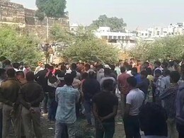 मंदिर में पशु का कटा हुआ सिर मिलने से हंगामा, हिंन्दू संगठनों के ऐलान पर दुकानें बंद; इलाके में छाया सन्नाटा