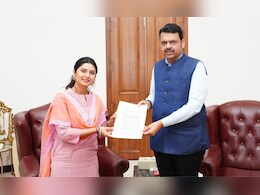 अभिनेत्री प्राजक्ता माळी यांनी घेतली मुख्यमंत्री देवेंद्र फडणवीस यांची भेट अभिनेत्री प्राजक्ता माळी यांनी घेतली मुख्यमंत्री देवेंद्र फडणवीस यांची भेट