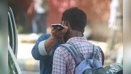 Mobile Users In India: भारत में कितने लोग मोबाइल का करते हैं इस्तेमाल, लोकसभा में मंत्री ने दी जानकारी