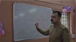 MP News: एसपी साहब ने गरीब और आदिवासी बच्चों के लिए शुरू की फ्री कोचिंग, MPPSC समेत इन परीक्षाओं की करा रहे हैं तैयारी