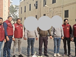 दिल्ली में हनीट्रैप गैंग का भंडाफोड़, पुलिस वर्दी और फर्जी आईडी के साथ तीन गिरफ्तार दिल्ली में हनीट्रैप गैंग का भंडाफोड़, पुलिस वर्दी और फर्जी आईडी के साथ तीन गिरफ्तार