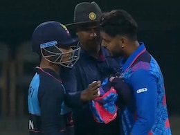 SMAT 2024 : भर मैदानात राडा, जुने मित्र झाले वैरी! 2 दिल्लीकर एकमेकांना भिडले, Video