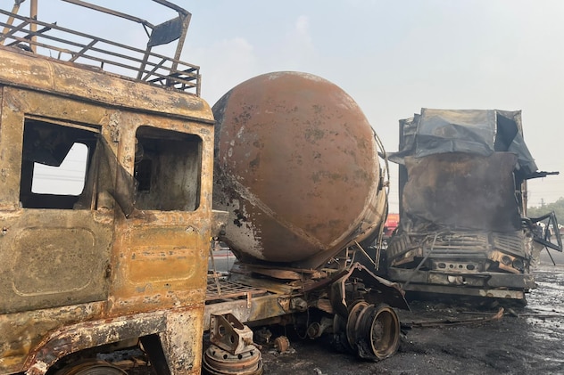 हादसे के बाद केमिकल टैंकर 