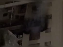 सिंगर शान की बिल्डिंग में रात को अचानक लगी आग पर पाया गया काबू, कोई घायल नहीं सिंगर शान की बिल्डिंग में रात को अचानक लगी आग पर पाया गया काबू, कोई घायल नहीं