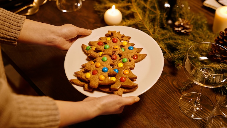 Christmas 2025: सांता कुकीज से लेकर चीज पोटेटो बॉल्स तक, क्रिसमस पार्टी में बच्चों के लिए बनाएं ये झटपट रेसिपी