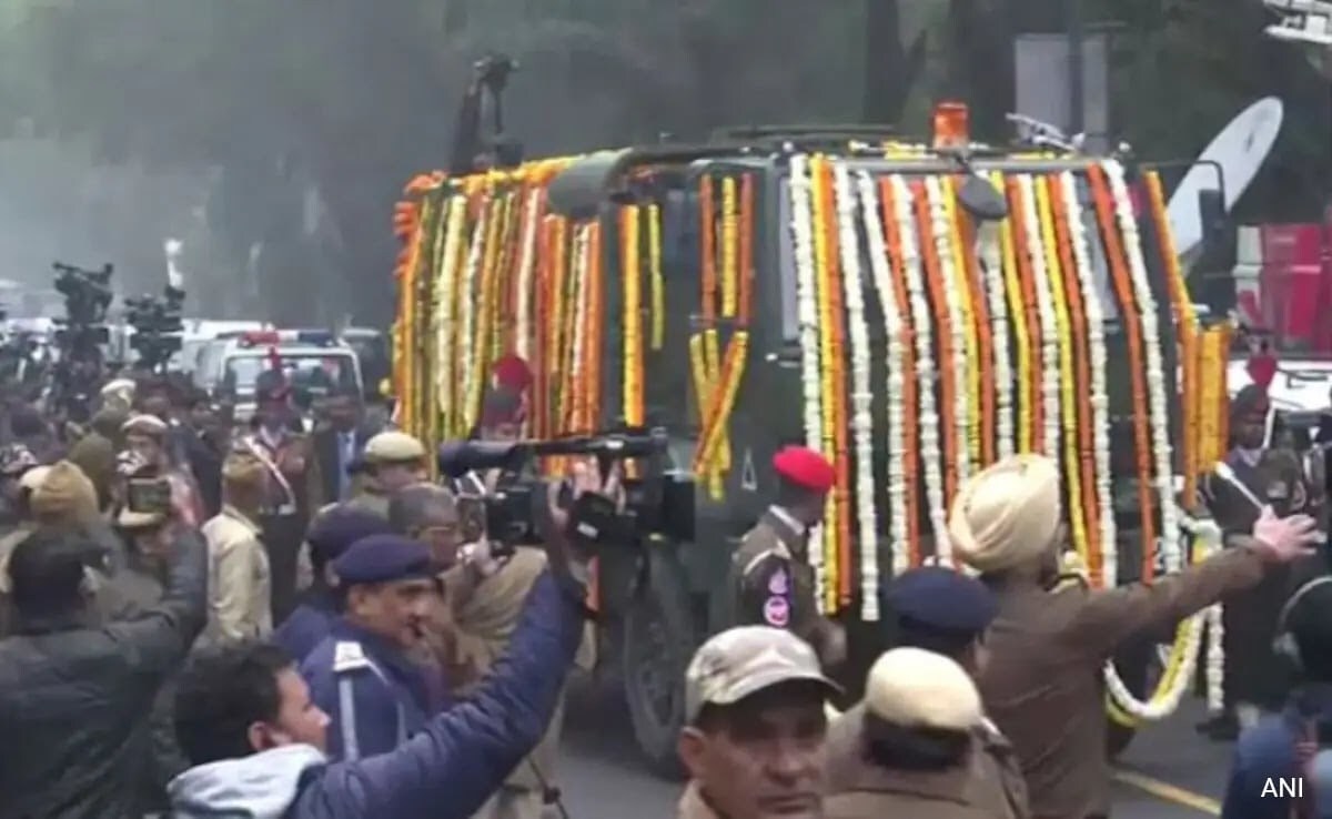 Manmohan Singh’s Last Rites Today, Sonia, Rahul Gandhi Pay Tributes