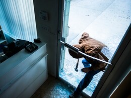 अस्पताल में घुसकर लूट, कहा-CID से हैं जाँच करनी पड़ेगी, फिर छीन कर भागे फोन