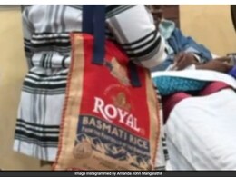 फैशन या मजबूरी! कंधे पर बासमती चावल का बैग टांगे सैलून पहुंची महिला, वायरल पोस्ट पर लोगों ने किए मजेदार कमेंट्स