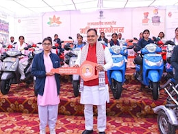 राजस्थान में टॉपर लड़कियों को नहीं मिलेगी स्कूटी, जानें नई योजना में छात्राओं को अब कितने रुपये मिलेंगे राजस्थान में टॉपर लड़कियों को नहीं मिलेगी स्कूटी, जानें नई योजना में छात्राओं को अब कितने रुपये मिलेंगे