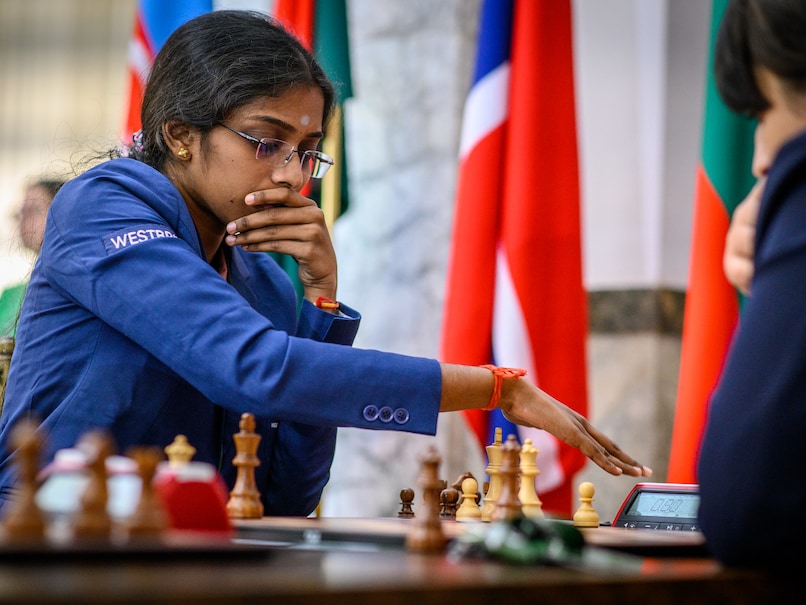 R Vaishali Under Pressure In Women's Candidates