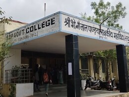 Dungarpur: जर्जर भवन में डूंगरपुर का ‘भविष्य’, 20 कमरों में 63 सालों से चल रहा है कॉलेज अपनी बदहाली का रो रहा है रोना