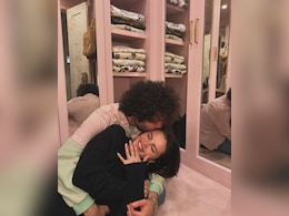 सेलेना गोमेज और बेनी ब्लैंको ने की सगाई, सोशल मीडिया पर तस्वीरें हुईं वायरल सेलेना गोमेज और बेनी ब्लैंको ने की सगाई, सोशल मीडिया पर तस्वीरें हुईं वायरल