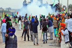 Protesting Farmers Stop 'Dilli Chalo' March For Now, Next Course Of Action Soon Protesting Farmers Stop 'Dilli Chalo' March For Now, Next Course Of Action Soon