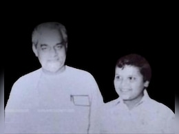 आज महाराष्ट्र का तीसरी बार सीएम बन रहा है अटल के साथ खड़ा ये बच्चा, कहानी समंदर से जज्बे वाले फडणवीस की आज महाराष्ट्र का तीसरी बार सीएम बन रहा है अटल के साथ खड़ा ये बच्चा, कहानी समंदर से जज्बे वाले फडणवीस की