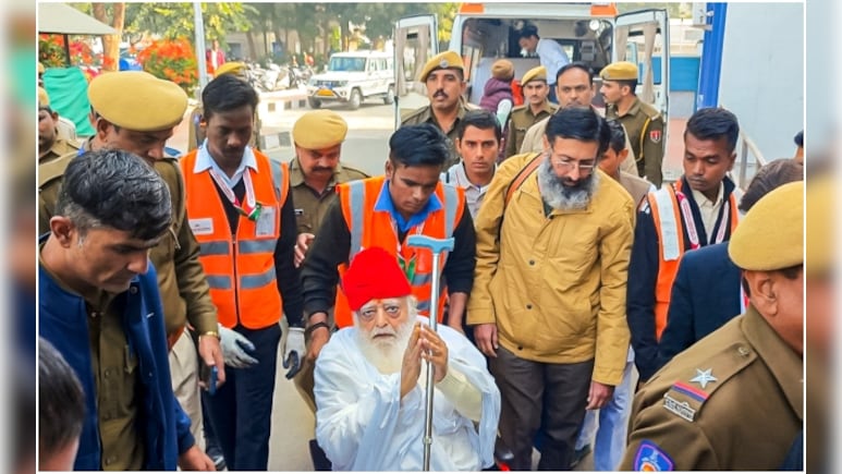 ऋषिकेश से लेकर महाराष्ट्र तक घूम रहे आसाराम... जमानत के खिलाफ रेप पीड़िता नाबालिग पहुंची सुप्रीम कोर्ट