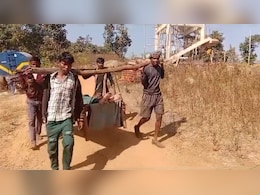 CG: पंडो बस्ती का दर्द: एंबुलेंस नहीं पहुंची, खाट बना जीवन रक्षक  CG: पंडो बस्ती का दर्द: एंबुलेंस नहीं पहुंची, खाट बना जीवन रक्षक