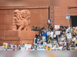 संसद के किसी एंट्री गेट पर धरना-प्रदर्शन नहीं कर सकेंगे सांसद, लोकसभा स्पीकर ने जारी किया आदेश संसद के किसी एंट्री गेट पर धरना-प्रदर्शन नहीं कर सकेंगे सांसद, लोकसभा स्पीकर ने जारी किया आदेश