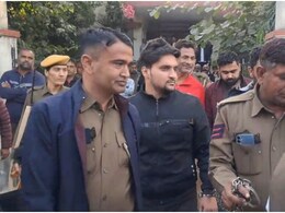 Rajasthan: राजस्थान में लॉरेंस गैंग के नाम पर फिरौती मांगने वाले को देखने उमड़ी भीड़, कोर्ट के बाहर लगा लोगों का तांता Rajasthan: राजस्थान में लॉरेंस गैंग के नाम पर फिरौती मांगने वाले को देखने उमड़ी भीड़, कोर्ट के बाहर लगा लोगों का तांता