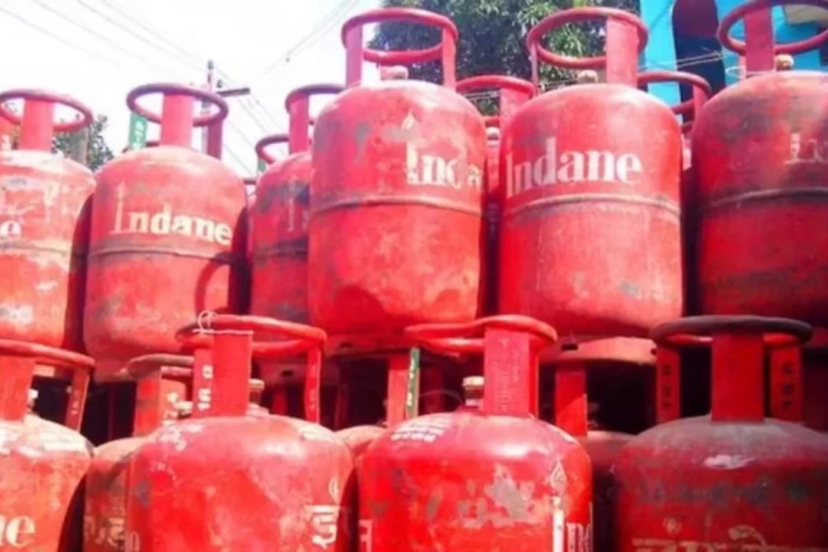 मिडिल ईस्ट संकट के बीच दिल्ली में 60 रुपये बढ़े घरेलू गैस सिलेंडर के दाम - सूत्र