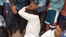 Dhaan Chori: धमतरी में धान चोरी के मामले में लोगों ने उतार दिया 19 वर्षीय युवक को मौत के घाट, बेरहमी से मारते हुए Video Viral