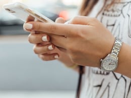 China Woman Stays Calm Without Phone For 8 Hours In Unique Contest, Wins $1,400 China Woman Stays Calm Without Phone For 8 Hours In Unique Contest, Wins $1,400