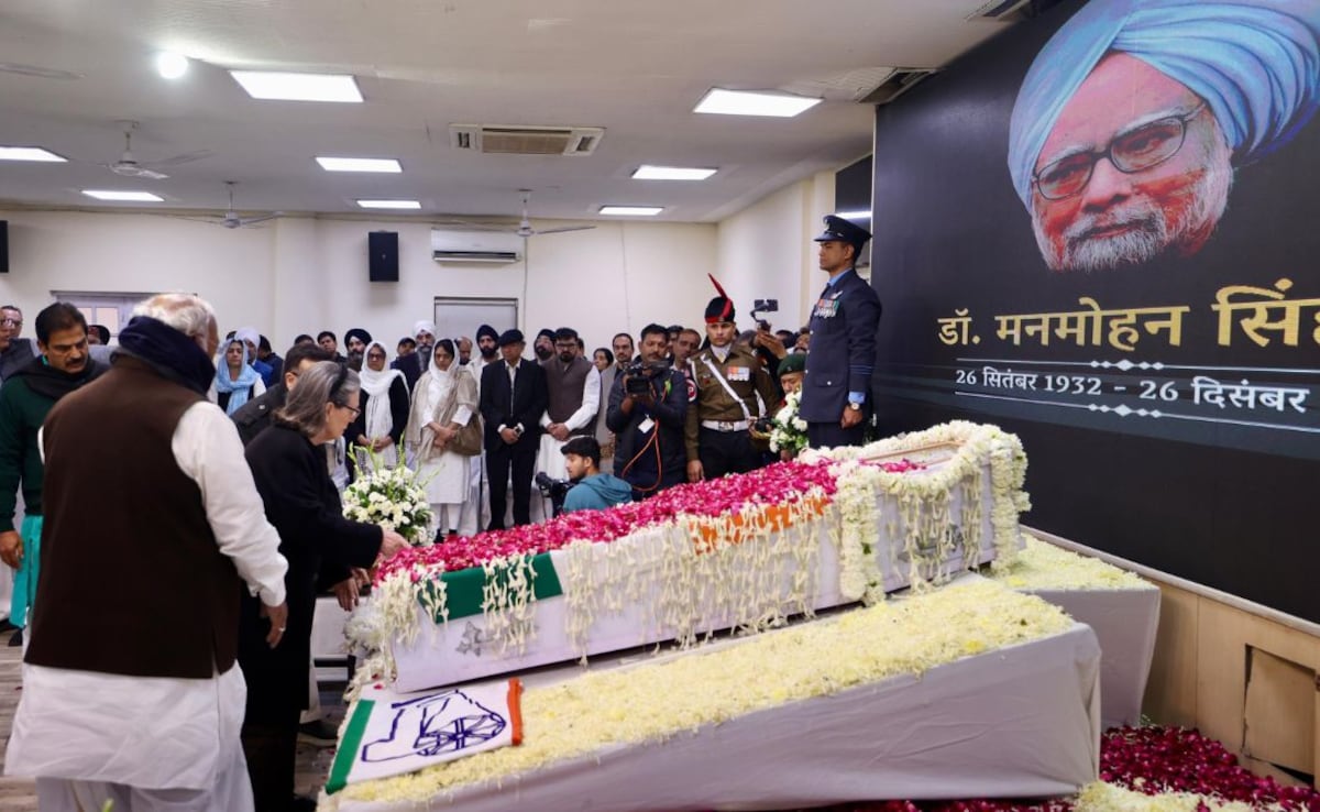 Manmohan Singh’s Final Journey Begins, Gandhis Pay Tributes: Updates Manmohan Singh’s Final Journey Begins, Gandhis Pay Tributes: Updates