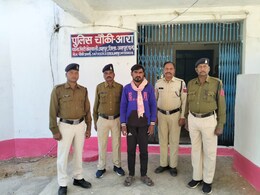 Jashpur: कुख्यात गौ तस्कर गिरफ्तार, तस्करी करते हुए आरोपी को पुलिस ने रंगे हाथों दबोचा