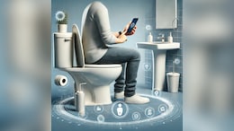 Toilet में फोन यूज करने से आप हो सकते हैं इन गंभीर बीमारियों के शिकार, एक्सपर्ट ने दी ये राय