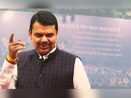 'वापस आना पडता है...'; स्थळ नागपूर अन् फडणवीसांच्या त्या होर्डिंगवरील कवितेची राज्यभरात चर्चा 'वापस आना पडता है...'; स्थळ नागपूर अन् फडणवीसांच्या त्या होर्डिंगवरील कवितेची राज्यभरात चर्चा