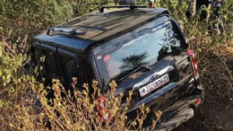 सांसद राजकुमार रोत की गाड़ी पलटी, बांसवाड़ा में अनियंत्रित हुई Scorpio कार