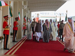 पीएम मोदी का कुवैत में शानदार स्वागत, इस यात्रा से दोनों देशों के बीच नए स्तर पर पहुंचेंगे रिश्ते पीएम मोदी का कुवैत में शानदार स्वागत, इस यात्रा से दोनों देशों के बीच नए स्तर पर पहुंचेंगे रिश्ते