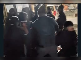 मनुस्मृति की प्रतिमा जलाने को लेकर BHU में बवाल, छात्रों और प्राक्टोरियल बोर्ड के बीच हुई जमकर धक्का-मुक्की