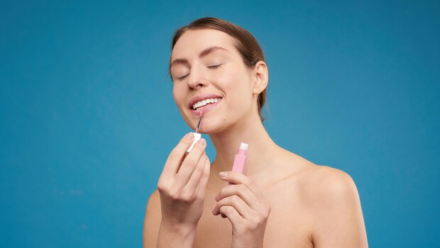 From Day To Night: How To Transition Your Makeup Look Effortlessly