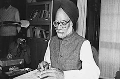 World Mourns Manmohan Singh's Death | Reports: Russia Downed Azerbaijan Plane World Mourns Manmohan Singh's Death | Reports: Russia Downed Azerbaijan Plane